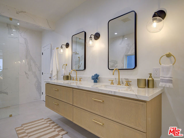 209 19th Street, Manhattan Beach CA: https://media.crmls.org/mediaz/adfaa42d-1342-4a48-a002-85e14c1bb349.jpg