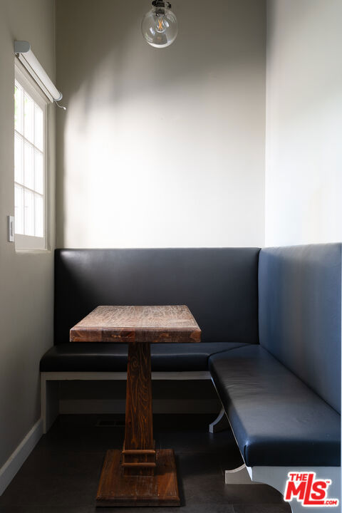 3756 Effingham Place, Los Angeles CA: https://media.crmls.org/mediaz/adfaedb6-2c8c-4bc6-9614-c590fdf06df2.jpg