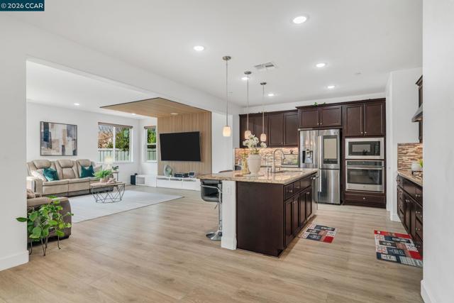 1553 S Perkins Place, Mountain House CA: https://media.crmls.org/mediaz/adfb4609-39db-4624-bd47-b6fc92145cff.jpg