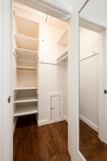 526 W Poplar Avenue, San Mateo CA: https://media.crmls.org/mediaz/adfba825-88a9-45e7-89a6-74e0295d12b1.jpg