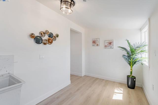 2720 Short St, Oakland CA: https://media.crmls.org/mediaz/adfc885d-c803-498f-81fa-b23fb3ab498c.jpg