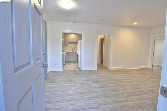 Image 4 of 27 For 3521 Midvale Ave