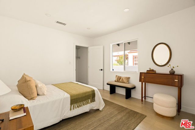 3928 S Bronson Avenue, Los Angeles CA: https://media.crmls.org/mediaz/adfdcb0c-1501-4f32-9938-234179e6f299.jpg