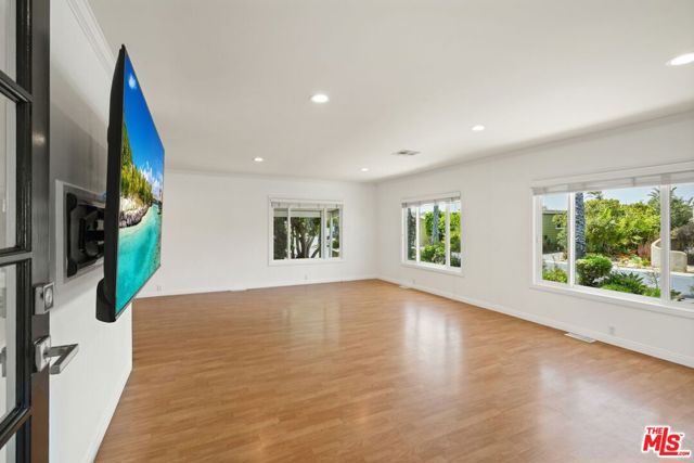 29500 Heathercliff Rd, Malibu CA: https://media.crmls.org/mediaz/adfdfd51-c58d-44b2-b562-3c66eb140878.jpg