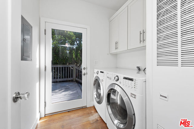 29500 Heathercliff Road, Malibu CA: https://media.crmls.org/mediaz/adfec9e6-b531-40ed-b04c-40bc5622265a.jpg