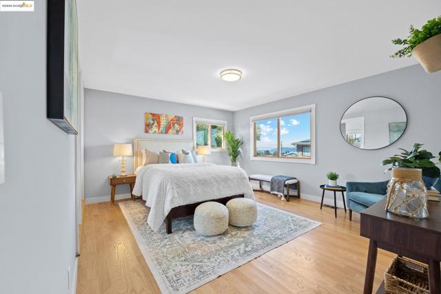 1026 Ventura Ave, Albany CA: https://media.crmls.org/mediaz/adfef44f-225b-46b4-ac38-f69a0decb032.jpg