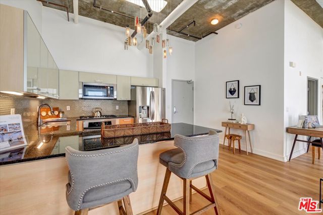 645 W 9th Street, Los Angeles CA: https://media.crmls.org/mediaz/adff0a30-2482-4226-90f9-2a027a72b5dc.jpg