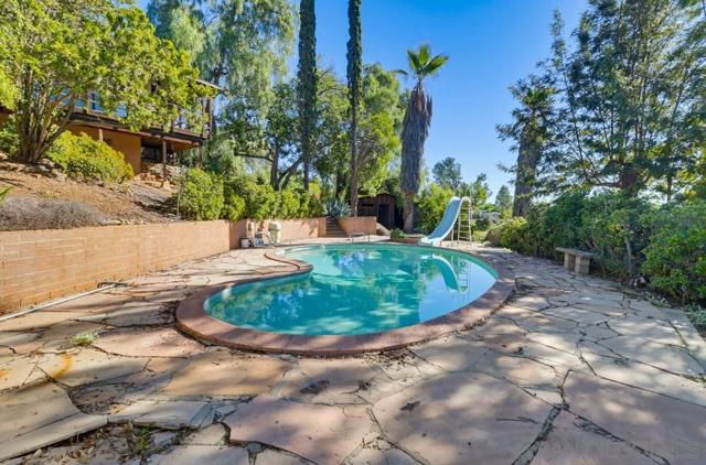 602 Starbright Ln, Alpine CA: https://media.crmls.org/mediaz/ae0004e3-fdc2-4fd4-8051-913d636694bb.jpg