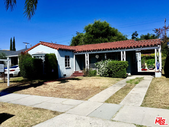 3980 Cherrywood Avenue, Los Angeles CA: https://media.crmls.org/mediaz/ae00c628-b643-4867-9677-d59925fa96c2.jpg