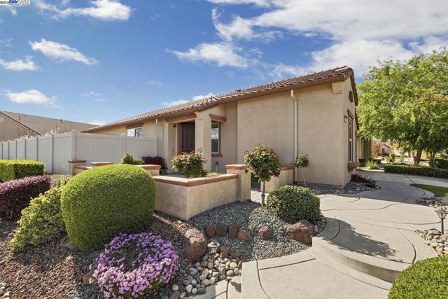 2961 Clear Point Way, Manteca CA: https://media.crmls.org/mediaz/ae014506-9c61-465a-b248-d4406bd032fd.jpg