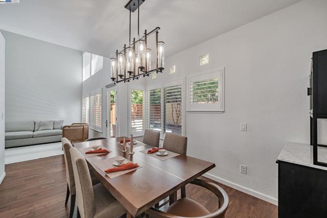6192 Lakeview Cir, San Ramon CA: https://media.crmls.org/mediaz/ae016d6a-598a-4030-8d28-7e16c8b1e2ea.jpg