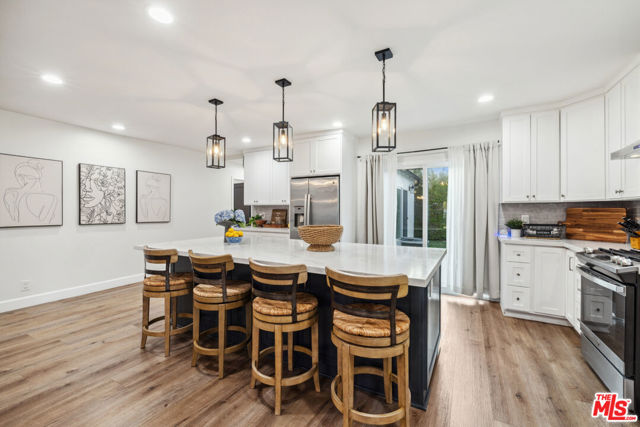 821 S Cloverdale Avenue, Los Angeles CA: https://media.crmls.org/mediaz/ae01823c-cb4d-4c22-8b33-92232f62ad85.jpg