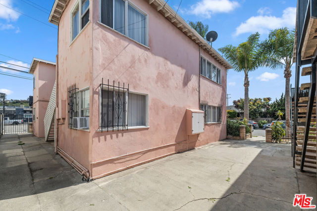 11887 Jefferson Boulevard, Los Angeles CA: https://media.crmls.org/mediaz/ae01b97e-d581-439a-9048-cccbc9b8881c.jpg
