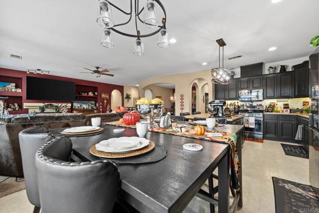 Detail Gallery Image 12 of 39 For 1489 Bottlebrush Ct, Beaumont,  CA 92223 - 4 Beds | 2 Baths