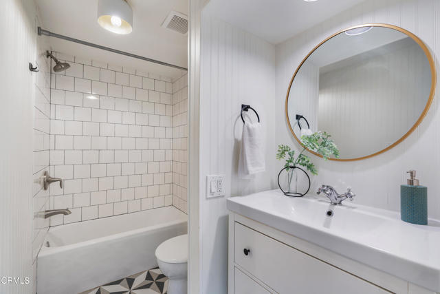 1813 N Avenue 55, Los Angeles CA: https://media.crmls.org/mediaz/ae026907-936c-46d9-bfca-9d77adedb530.jpg