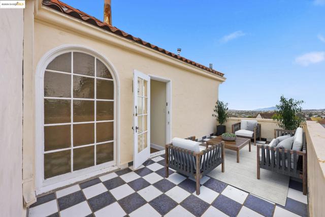 5449 Barrett Ave, El Cerrito CA: https://media.crmls.org/mediaz/ae02ae19-e39b-4841-bf84-483fe9606ddd.jpg