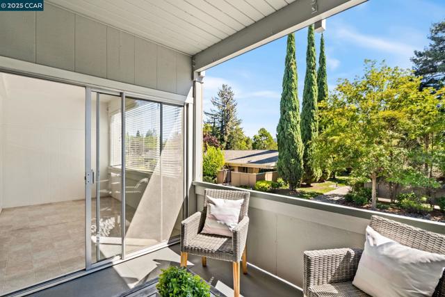 2817 Golden Rain Rd, Walnut Creek CA: https://media.crmls.org/mediaz/ae034ee5-515f-48db-be3e-42805f980865.jpg