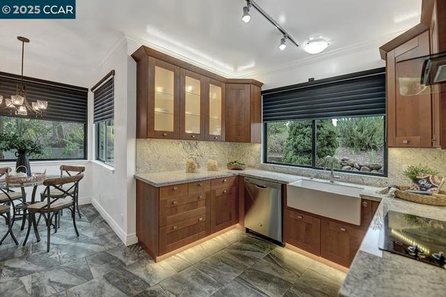 3244 Terra Granada Dr, Walnut Creek CA: https://media.crmls.org/mediaz/ae0357bc-5453-41c4-b163-34842812c783.jpg