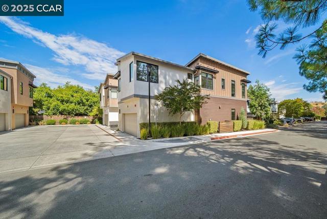 44 Analisa Ln, Walnut Creek CA: https://media.crmls.org/mediaz/ae038837-5a4f-4d97-9642-af1586dd5947.jpg