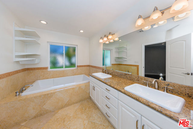 4503 Vesper, Sherman Oaks CA: https://media.crmls.org/mediaz/ae03c5cc-eeb3-490c-8828-e32b3d553cae.jpg