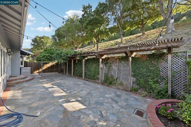 20 Broadmoor St, Moraga CA: https://media.crmls.org/mediaz/ae03e2d3-871b-49a2-93ad-8f533963728f.jpg