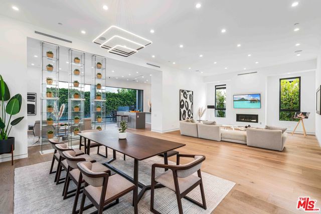 832 N Sierra Bonita Avenue, Los Angeles CA: https://media.crmls.org/mediaz/ae03f164-4b71-4d67-a2c9-c4359e50b4f2.jpg
