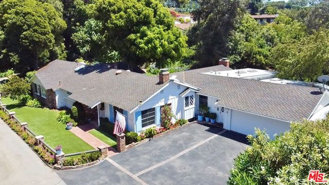 1754 Mandeville Canyon Road, Los Angeles CA: https://media.crmls.org/mediaz/ae059f64-14b1-4057-8701-15ffe95ce4b0.jpg