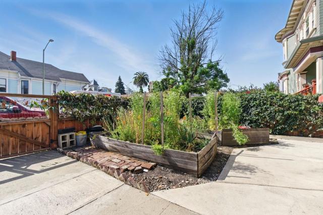 1915 West Street, Oakland CA: https://media.crmls.org/mediaz/ae05acd9-c46e-4bbf-a64a-b3f58e1c9134.jpg