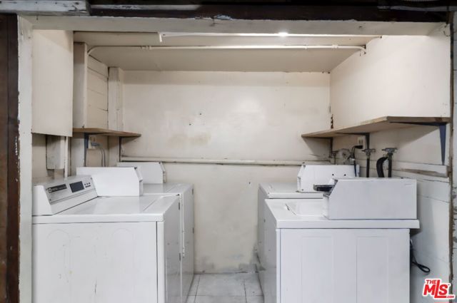 225 W Adams Boulevard, Los Angeles CA: https://media.crmls.org/mediaz/ae05d791-8bc0-4359-b05d-4dfbe64b10cc.jpg