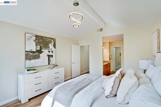 Image 27 of 58 For 4691 Rousillon Ave