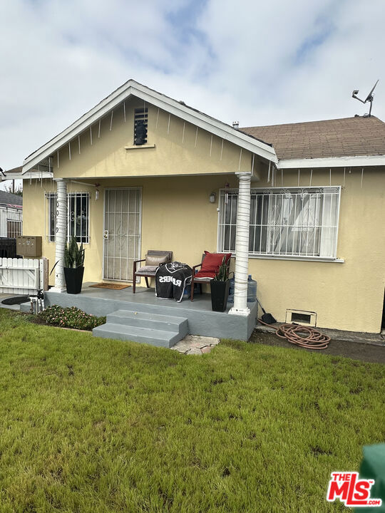 10019 Burin Avenue, Inglewood CA: https://media.crmls.org/mediaz/ae05f0c5-fad7-4a84-9632-48831223287b.jpg