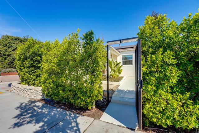 Detail Gallery Image 4 of 39 For 4928 Monroe Ave, San Diego,  CA 92115 - 2 Beds | 2 Baths