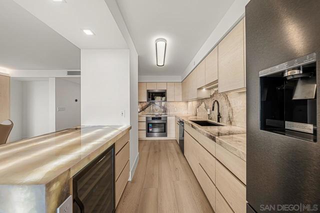 1820 Avenida Del Mundo, Coronado CA: https://media.crmls.org/mediaz/ae066606-9e54-4124-922b-b9e5d082d466.jpg
