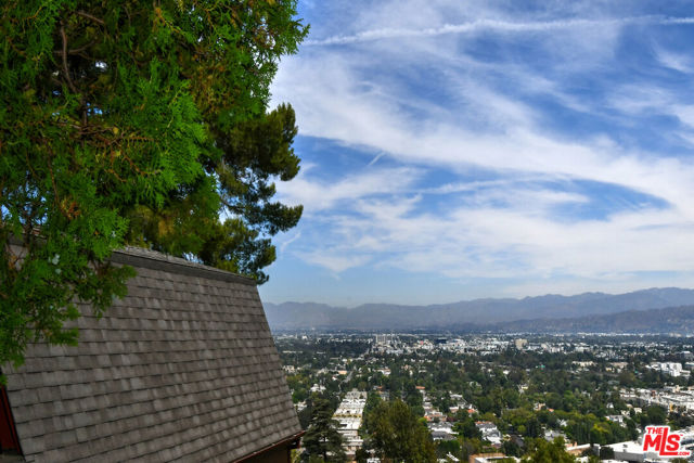 3682 Berry Drive, Studio City CA: https://media.crmls.org/mediaz/ae06705b-87f6-464c-829e-79828c7eec26.jpg