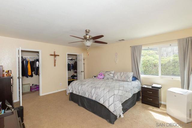1339 Windsong Ln, Escondido CA: https://media.crmls.org/mediaz/ae06d5c0-1349-427f-af2a-22fc505f66eb.jpg