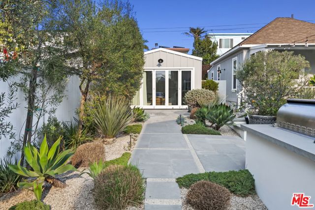 Image 34 of 54 For 2711 2nd Street