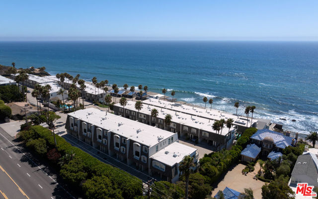 11862 Starfish Lane, Malibu CA: https://media.crmls.org/mediaz/ae07dc4f-220b-4d65-8889-8db7a1889b53.jpg
