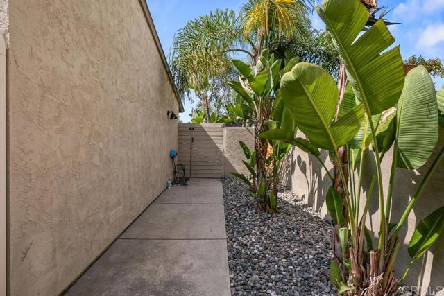 Detail Gallery Image 4 of 66 For 943 45 Windy Hill, Encinitas,  CA 92024 - 4 Beds | 4 Baths