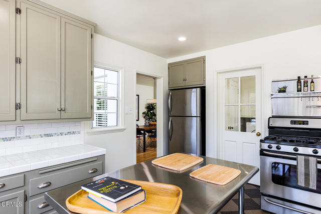 3255 Castera Avenue, Glendale CA: https://media.crmls.org/mediaz/ae08553d-b4e5-4062-8a72-520868565995.jpg