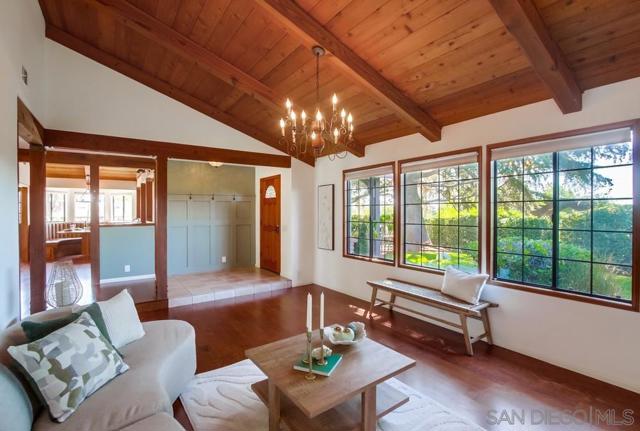 2336 Rancho Diego Ct, Escondido CA: https://media.crmls.org/mediaz/ae0859c5-bd8f-4f19-a063-dd9a41810dc5.jpg