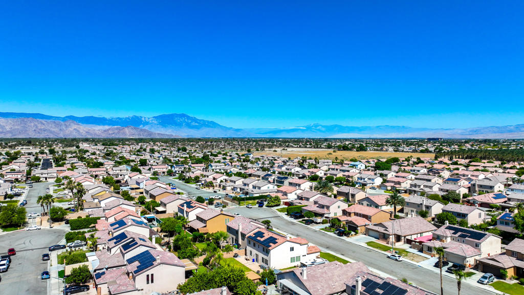 https://media.crmls.org/mediaz/ae086a67-4a46-4789-a845-234f0cc28096.jpg?preset=X-Large