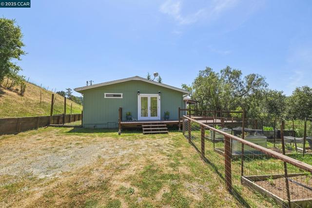 2251 Rancho Del Lago Rd, Martinez CA: https://media.crmls.org/mediaz/ae08c5b2-53ec-460d-a480-98884546da3f.jpg