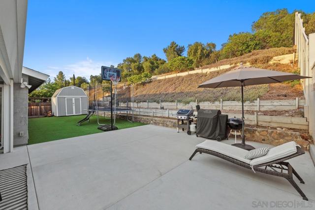 10231 Settle Rd, Santee CA: https://media.crmls.org/mediaz/ae08dc18-4c91-4f21-9642-02a071064713.jpg