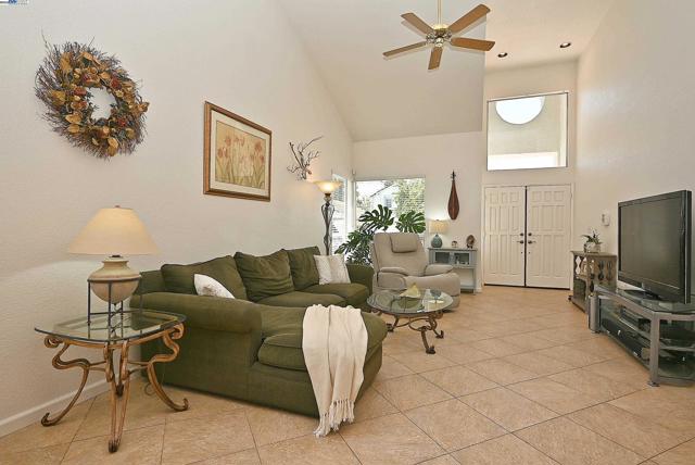 4525 Wolverine Way, Antioch CA: https://media.crmls.org/mediaz/ae09e001-04da-4d54-8ddb-30d76b6f149a.jpg