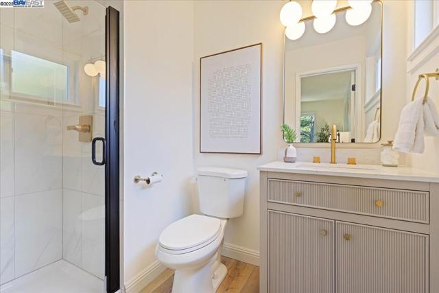 21 Muth Dr, Orinda CA: https://media.crmls.org/mediaz/ae0a1df4-349a-4a68-af95-631dc53fb0c1.jpg