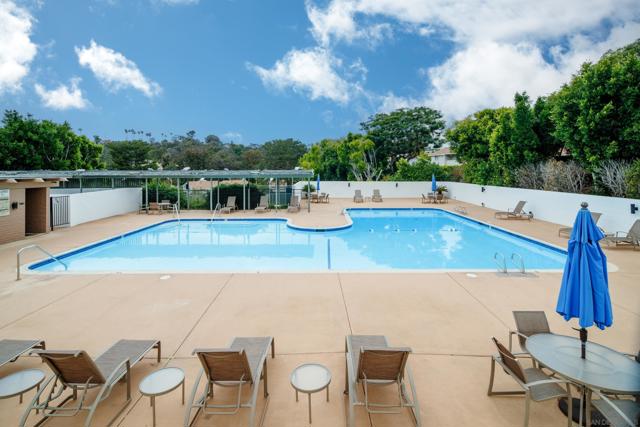 5719 Caminito Norte, La Jolla CA: https://media.crmls.org/mediaz/ae0a465f-1e26-4f3e-ae56-b70e61c495d6.jpg