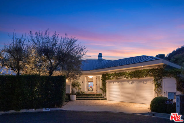 8814 Pinto Place, Los Angeles CA: https://media.crmls.org/mediaz/ae0a9a9f-9f80-45e2-b4da-ebb0beb5289d.jpg