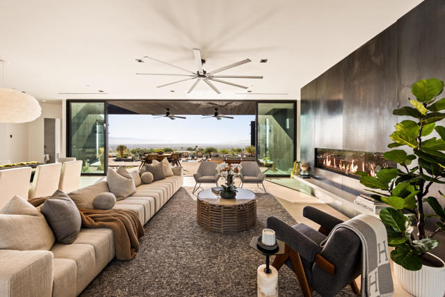 2085 Desert Flower Court, Palm Springs CA: https://media.crmls.org/mediaz/ae0afa2d-c538-48ae-93eb-cd9072746aa3.jpg