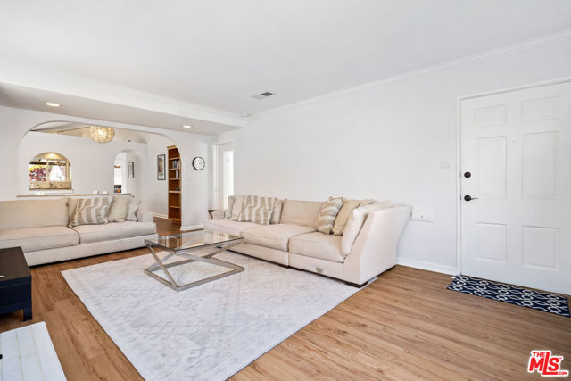 2205 ELM Avenue, Manhattan Beach, California 90266, 2 Bedrooms Bedrooms, ,2 BathroomsBathrooms,Residential,Sold,ELM,22148905