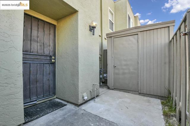 24159 Dover Ln, Hayward CA: https://media.crmls.org/mediaz/ae0c1f61-e528-4276-a216-5ebe932fb8d1.jpg